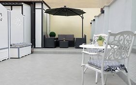 Roman Holiday Suites
